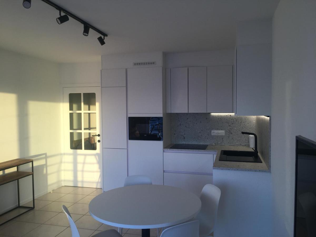 Studio 4 Pers Met Frontaal Zeezicht & Prive Zwembad Oostende Exterior photo